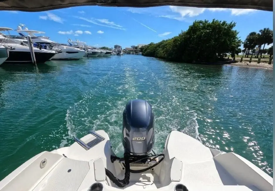 Stingray 24 - 6 People — photo 3 from Bruschi Boat Rental