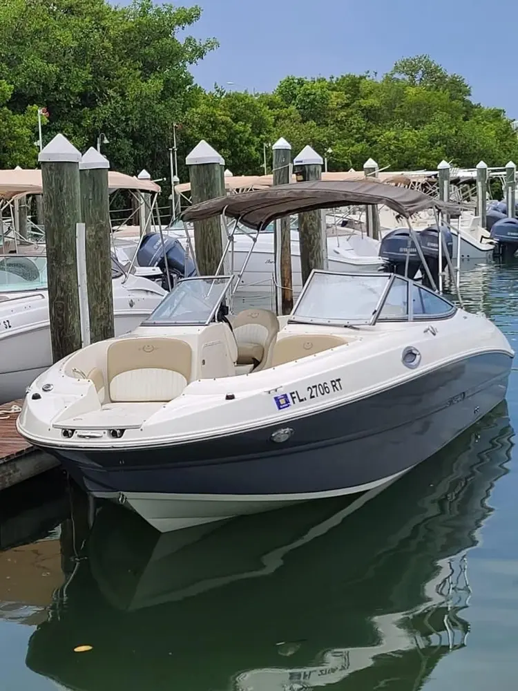 Stingray 24 - 6 People — photo 1 from Bruschi Boat Rental